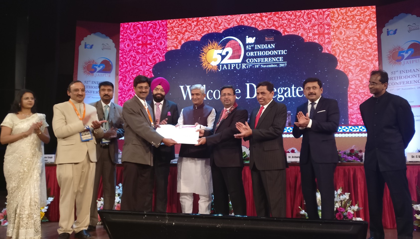 Dr. Gulve Nitin received first prize for Table Clinic presentation